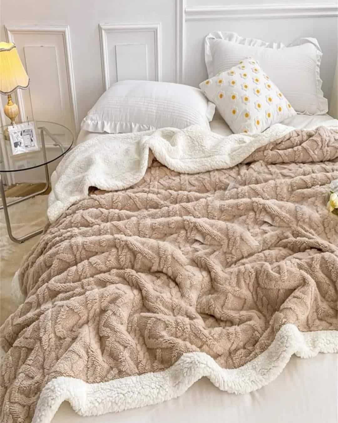 Cuvertua-tip-pled-crem-wow0000331.jpg Cuvertură tip pled crem 200x220 - imagine 1